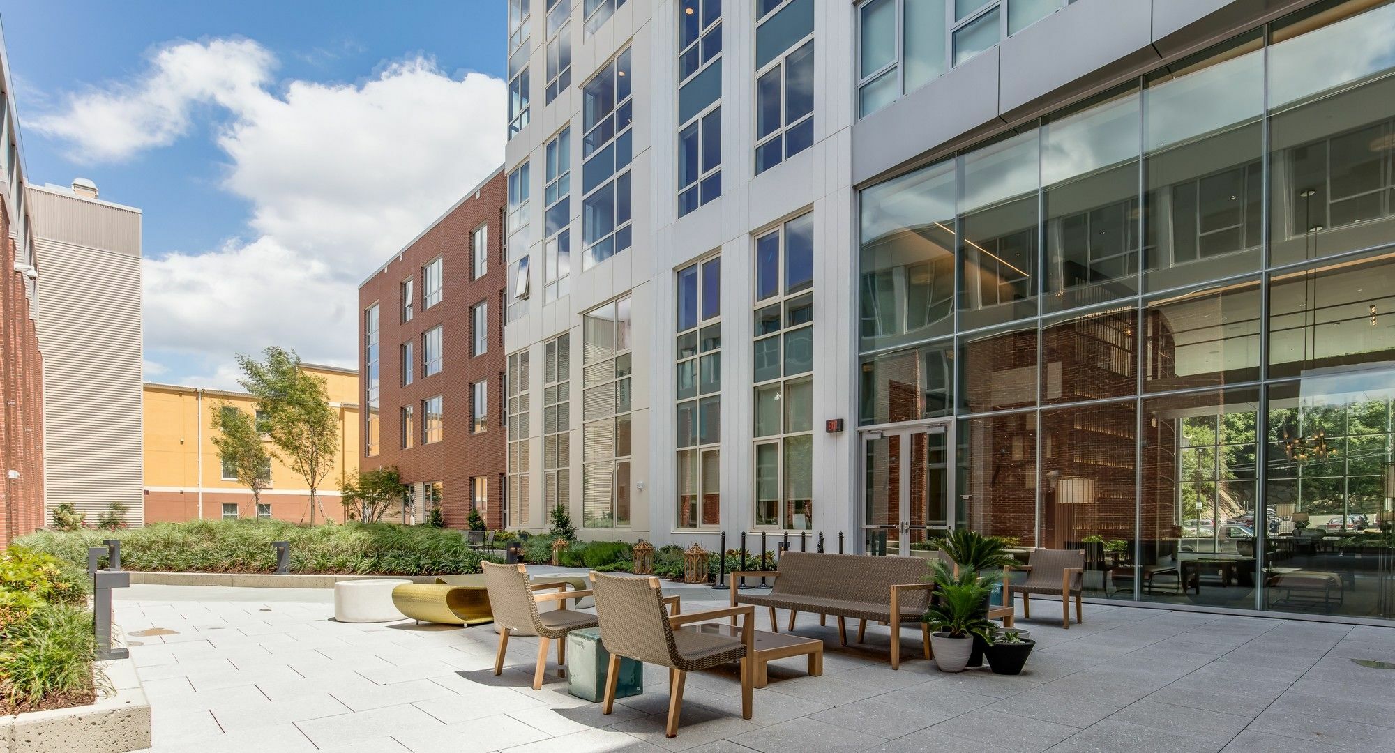Global Luxury Suites Longwood Medical Brookline Bagian luar foto