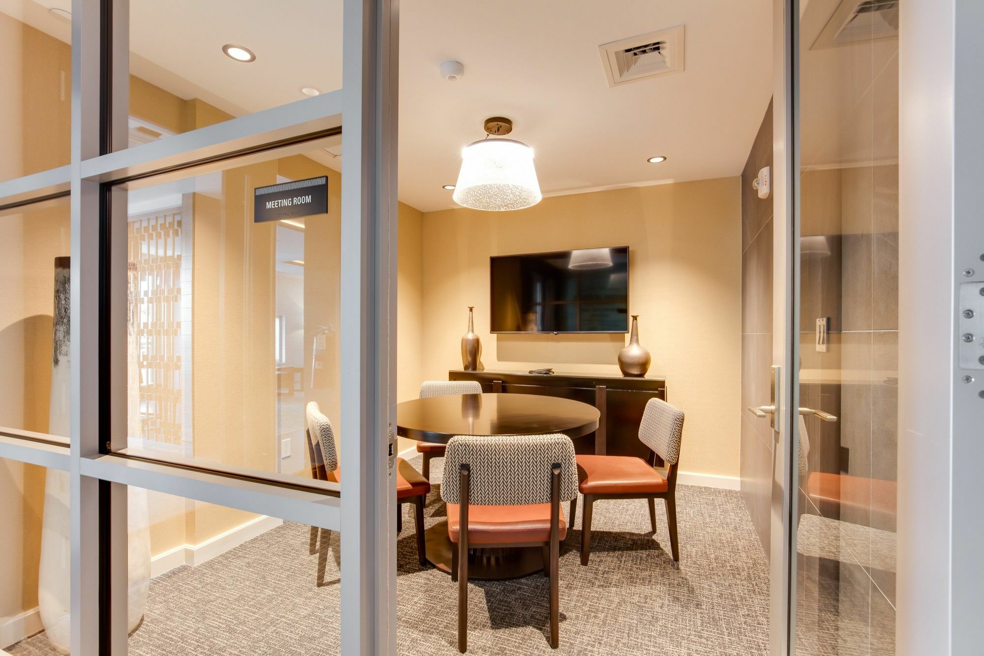Global Luxury Suites Longwood Medical Brookline Bagian luar foto